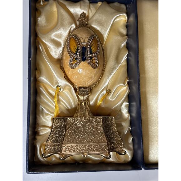 Kingspoint Design Egg With Butterflies Collection Music Box. Faux Marble Egg - Picture 12 of 12